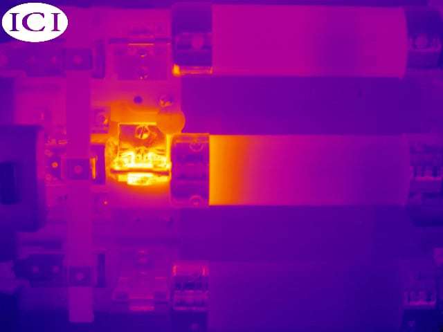 image-of-electrical-components-taken-with-FMX-640-and-FMX-320-P-Series-thermal-camera-1